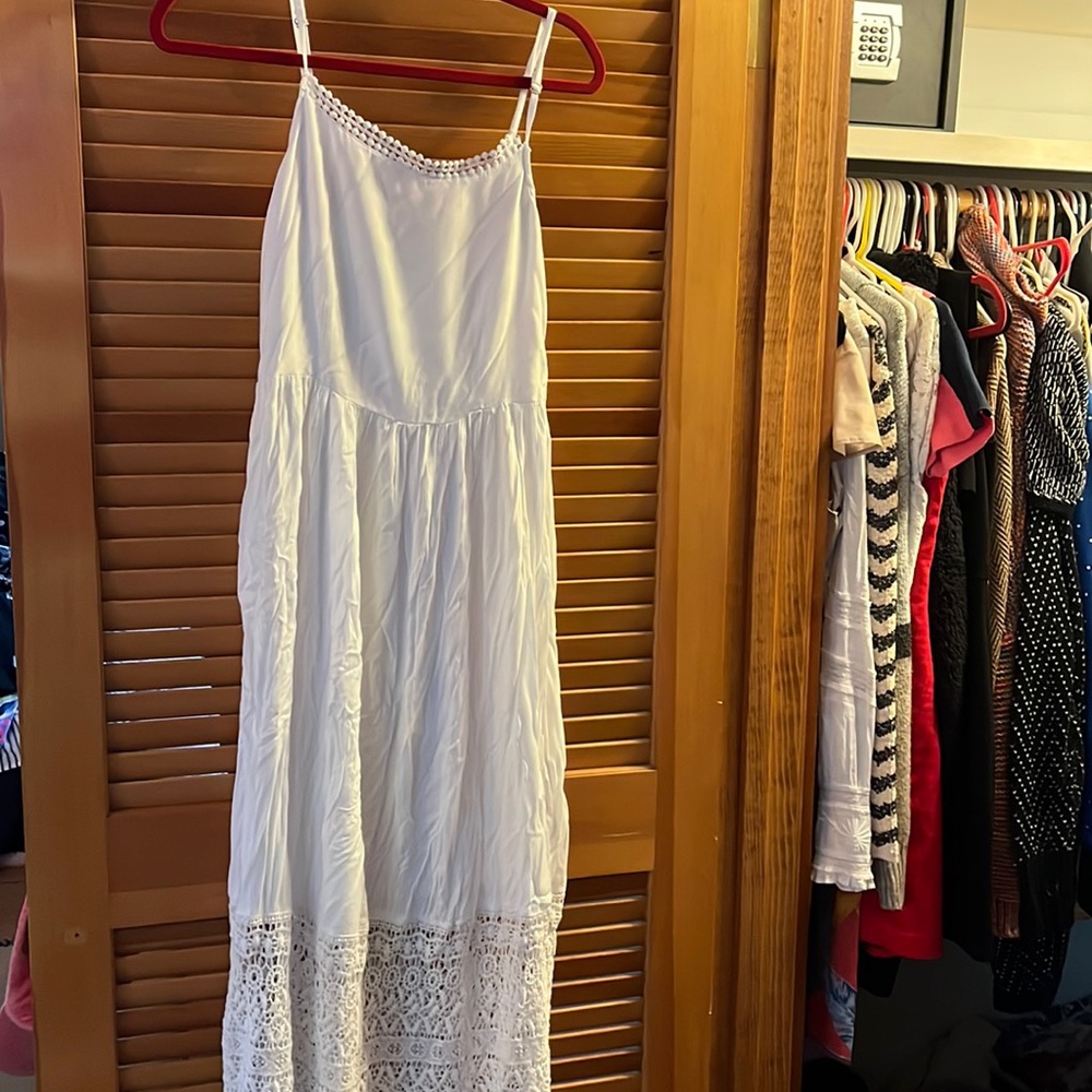 White maxi dresss